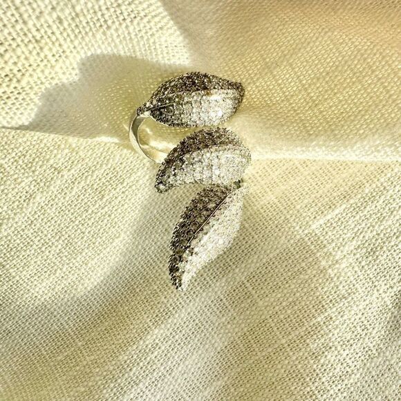 Cubic zirconia leaf ring - adjustable - Picture 1 of 4